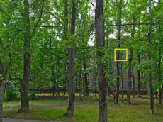Квартира.Фасад здания с выделенными окнами реализуемого объекта.город Москва, Инженерная улица, дом 24 - Этаж _ 4, кв. 131.jpg