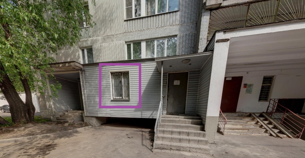 Нежилое помещение.Фасад здания с выделенными окнами реализуемого объекта.Российская Федерация, город Москва, внутригородская территория муниципальный округ Нижегородский, Смирновская улица, дом 5 - Этаж _1 Этаж _1.jpg