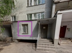 Нежилое помещение.Фасад здания с выделенными окнами реализуемого объекта.Российская Федерация, город Москва, внутригородская территория муниципальный округ Нижегородский, Смирновская улица, дом 5 - Этаж _1 Этаж _1.jpg
