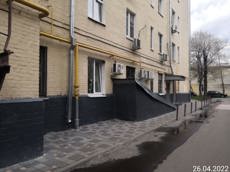 Нежилое помещение.Фасад здания с выделенными окнами реализуемого объекта.город Москва, Большая Серпуховская улица, дом 31, корпус 10 - Подвал _ 0 Подвал _ 0.jpeg