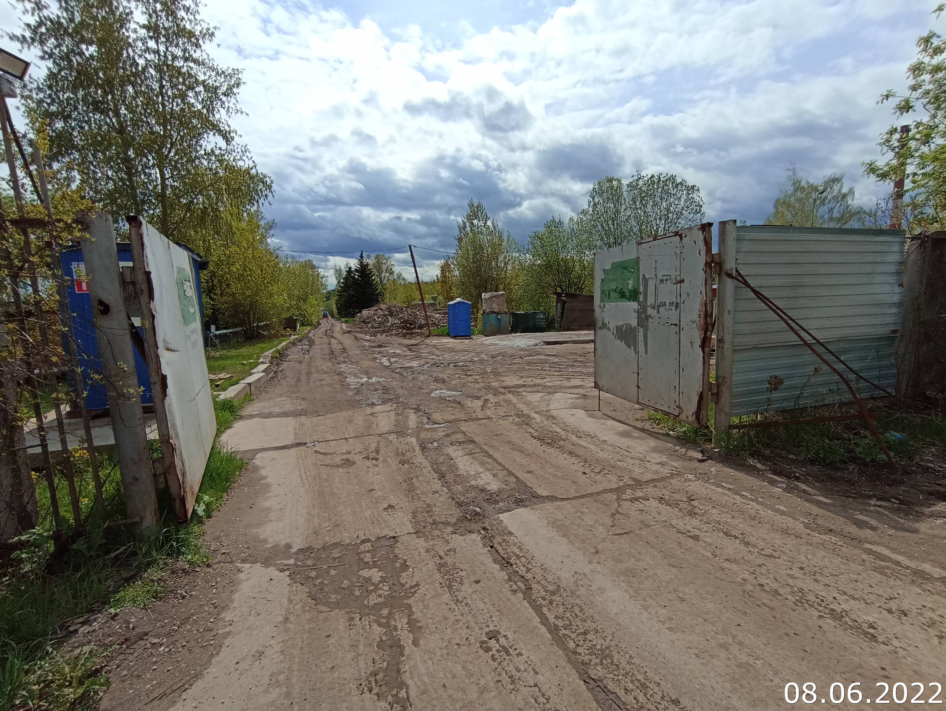 Здание.Подъездные пути.Москва, Савелки, аллея. Сосновая, д. 6, строен. 26.jpg