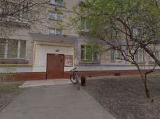 Квартира.Фасад здания с выделенными окнами реализуемого объекта.город Москва, улица Менжинского, дом 17, корпус 2 - этаж _ 1 кв. 50.jpg
