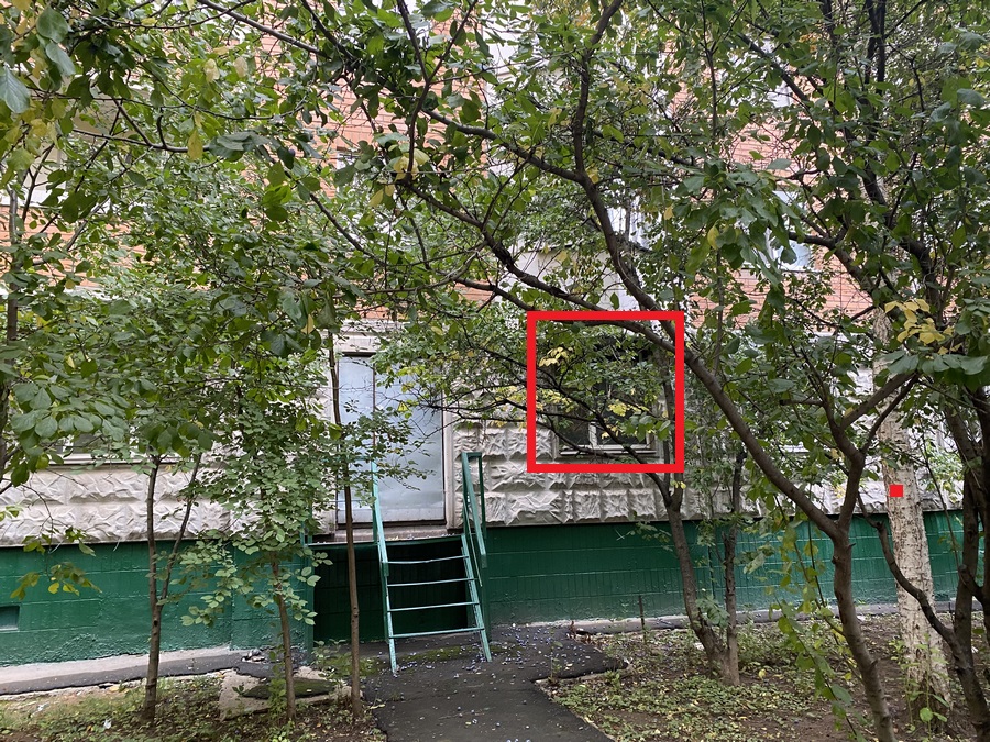 ГП16915142.Нежилое помещение.Фасад здания с выделенными окнами реализуемого объекта.JPG