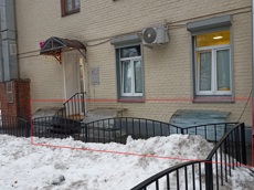 ГП16916292.Нежилое помещение.Фасад здания с выделенными окнами реализуемого объекта_2.jpg