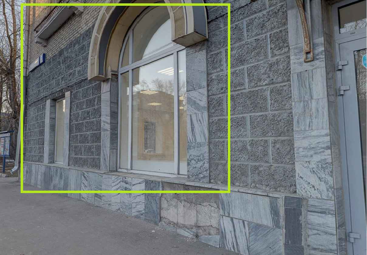 ГП16902057.Нежилое помещение.Фасад здания с выделенными окнами реализуемого объекта.jpg