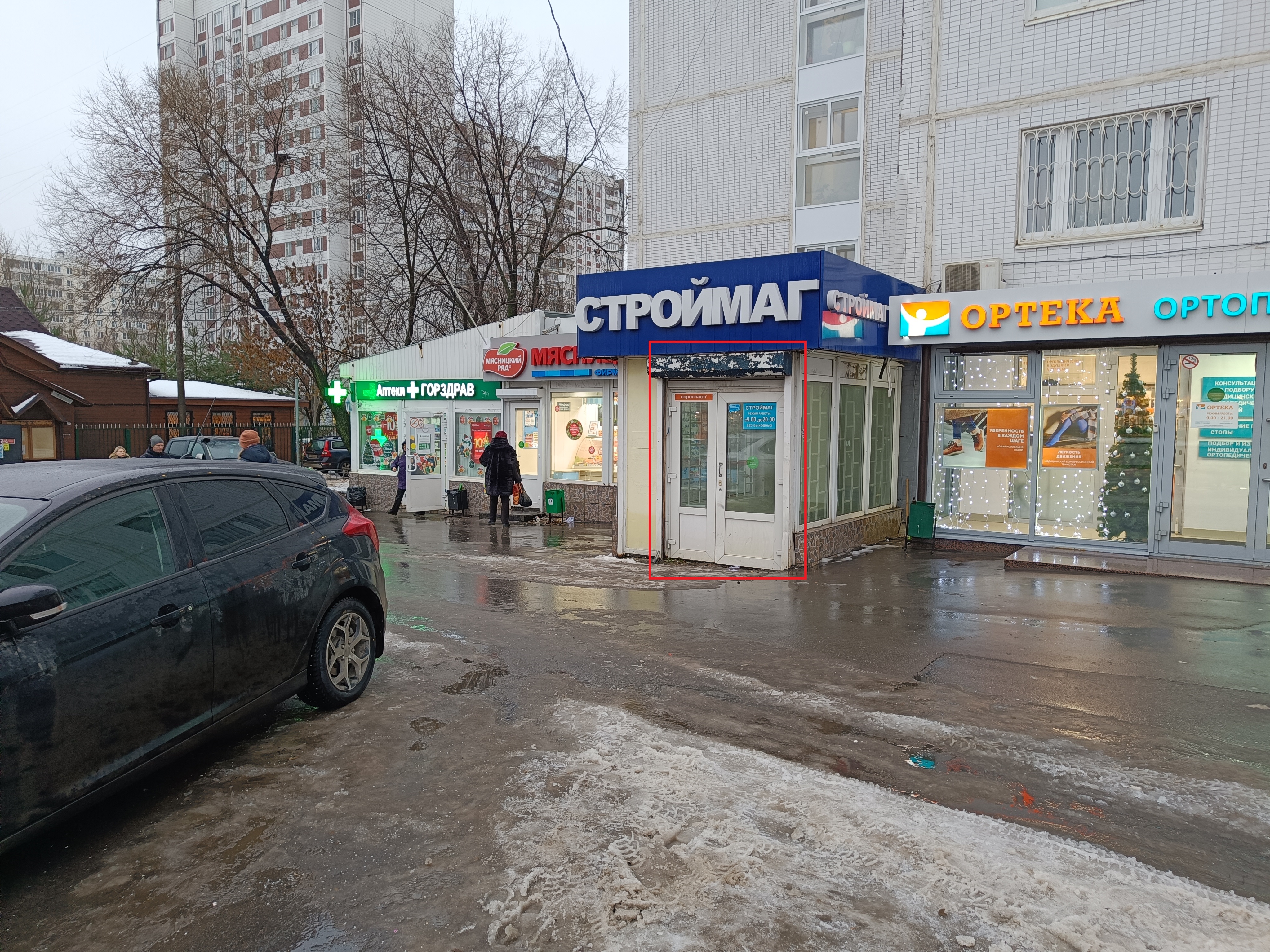 ГП16917758.Нежилое помещение.Фасад здания с выделенными окнами реализуемого объекта_2.JPG