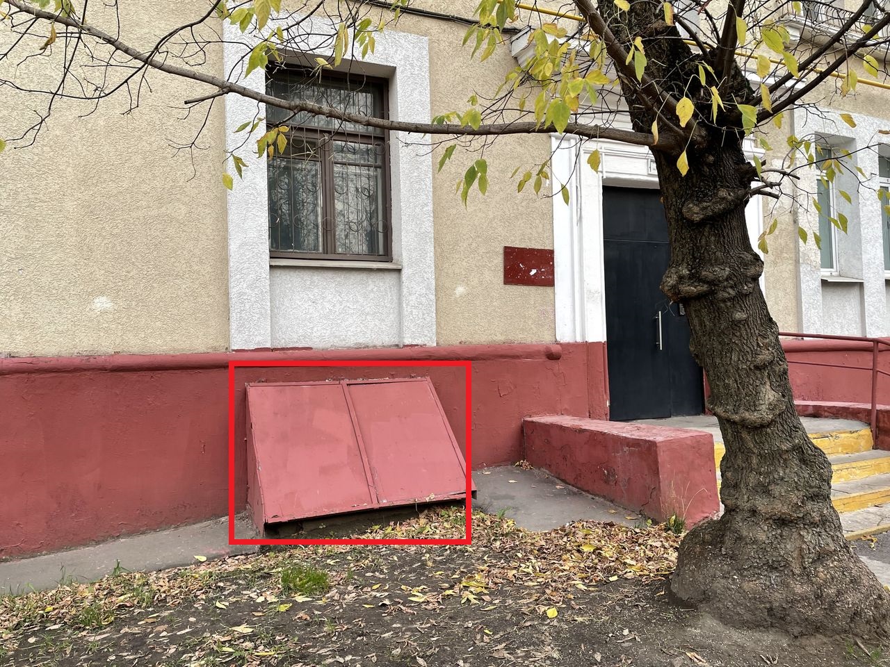 ГП16805813.Нежилое помещение.Фасад здания с выделенными окнами реализуемого объекта.jpg