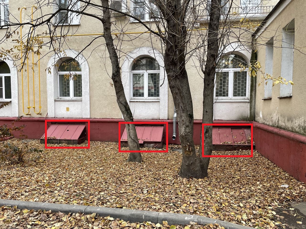 ГП16805813.Нежилое помещение.Фасад здания с выделенными окнами реализуемого объекта_4.jpg