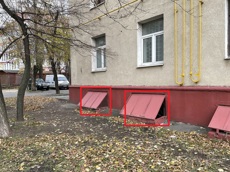 ГП16805813.Нежилое помещение.Фасад здания с выделенными окнами реализуемого объекта_2.jpg