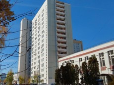 ГП16923509.Квартира.Фасад здания с выделенными окнами реализуемого объекта.jpg