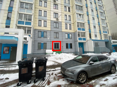 ГП16917492.Нежилое помещение.Фасад здания с выделенными окнами реализуемого объекта_2.jpg