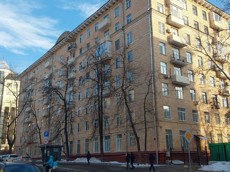 ГП16915394.Нежилое помещение.Фасад здания с выделенными окнами реализуемого объекта.jpg