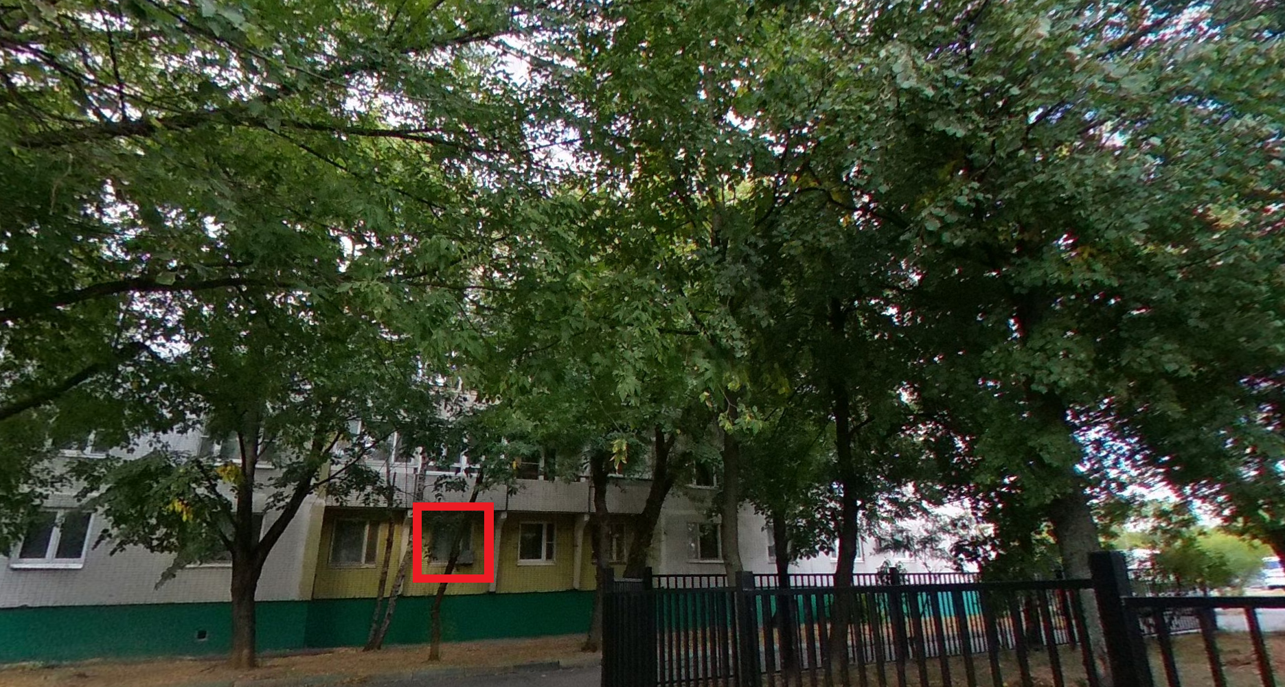 ГП16927550.Комната.Фасад здания с выделенными окнами реализуемого объекта.jpg