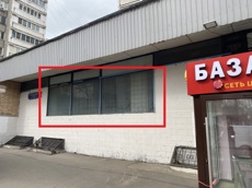 ГП16926837.Нежилое помещение.Фасад здания с выделенными окнами реализуемого объекта_3.JPG