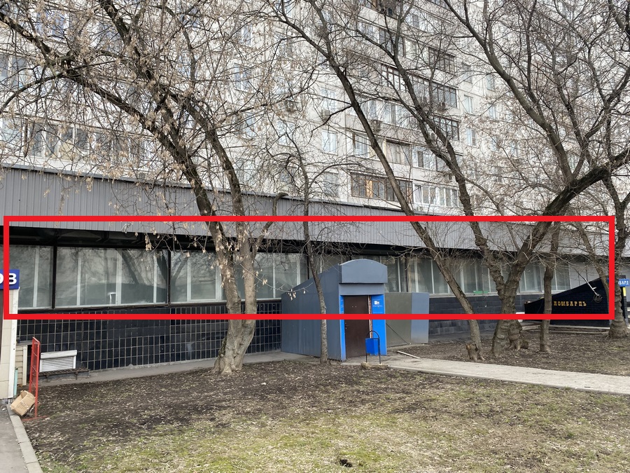 ГП16926837.Нежилое помещение.Фасад здания с выделенными окнами реализуемого объекта_2.JPG
