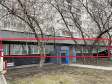 ГП16926837.Нежилое помещение.Фасад здания с выделенными окнами реализуемого объекта_2.JPG