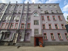 ГП16903327.Нежилое помещение.Фасад здания с выделенными окнами реализуемого объекта_2.jpg