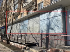 ГП16925233.Нежилое помещение.Фасад здания с выделенными окнами реализуемого объекта.jpg