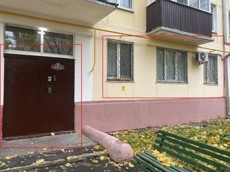 ГП16936833.Нежилое помещение.Фасад здания с выделенными окнами реализуемого объекта_2.jpg