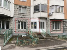 ГП16938465.Нежилое помещение.Фасад здания с выделенными окнами реализуемого объекта.jpg