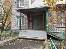 ГП16938465.Нежилое помещение.Фасад здания с выделенными окнами реализуемого объекта_2.jpg
