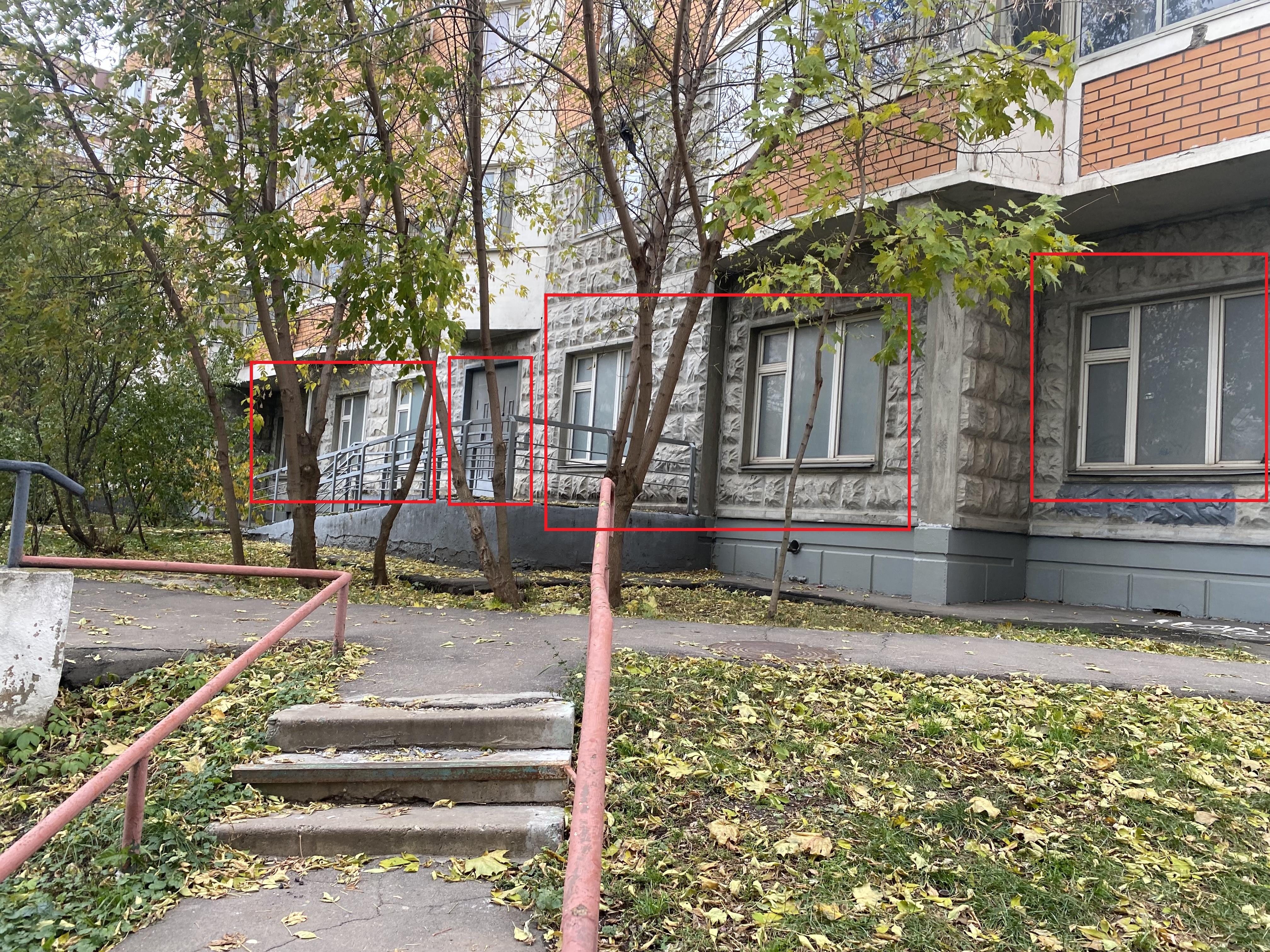 ГП16938465.Нежилое помещение.Фасад здания с выделенными окнами реализуемого объекта_3.jpg