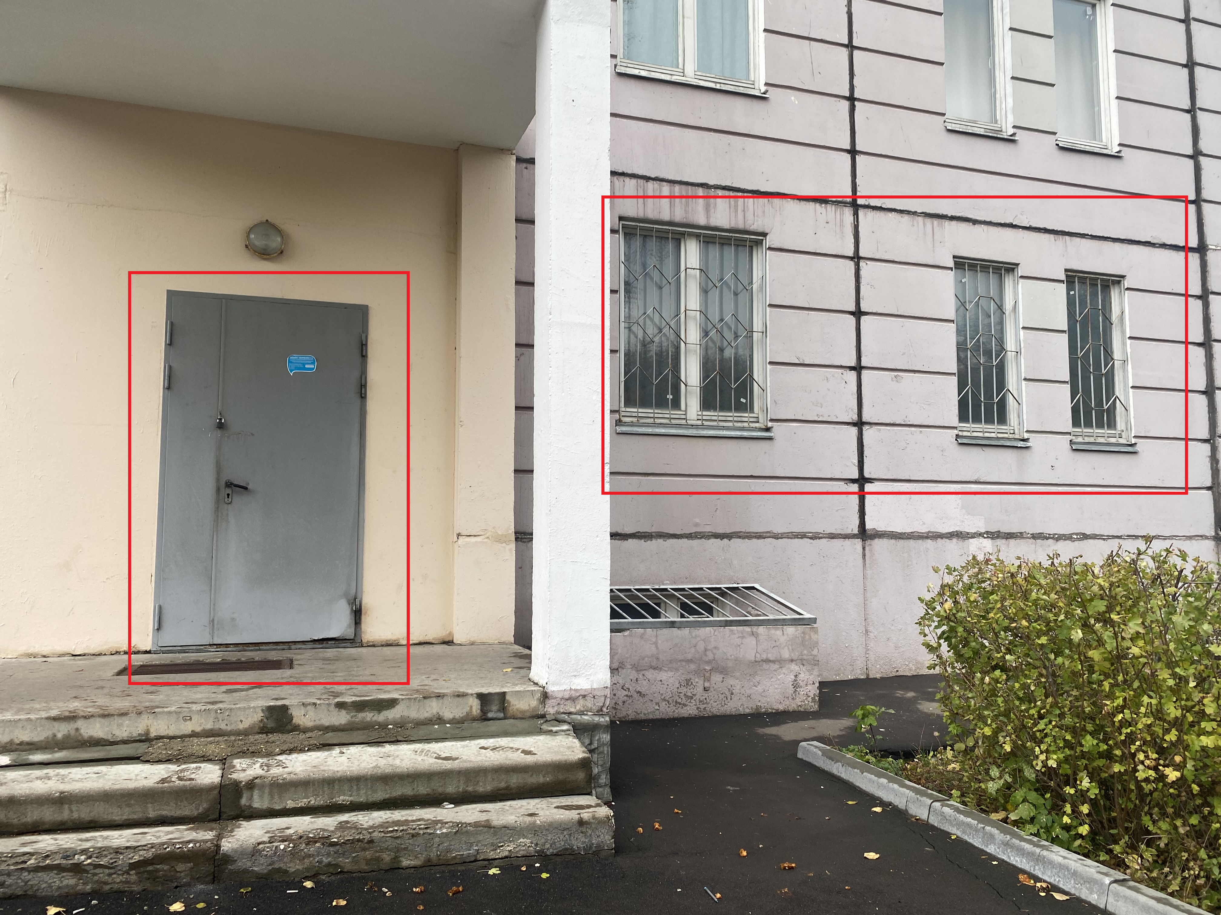 ГП16937124.Нежилое помещение.Фасад здания с выделенными окнами реализуемого объекта.png