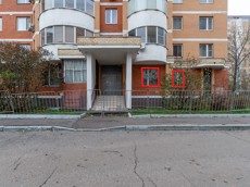 ГП16935026.Нежилое помещение.Фасад здания с выделенными окнами реализуемого объекта.jpg