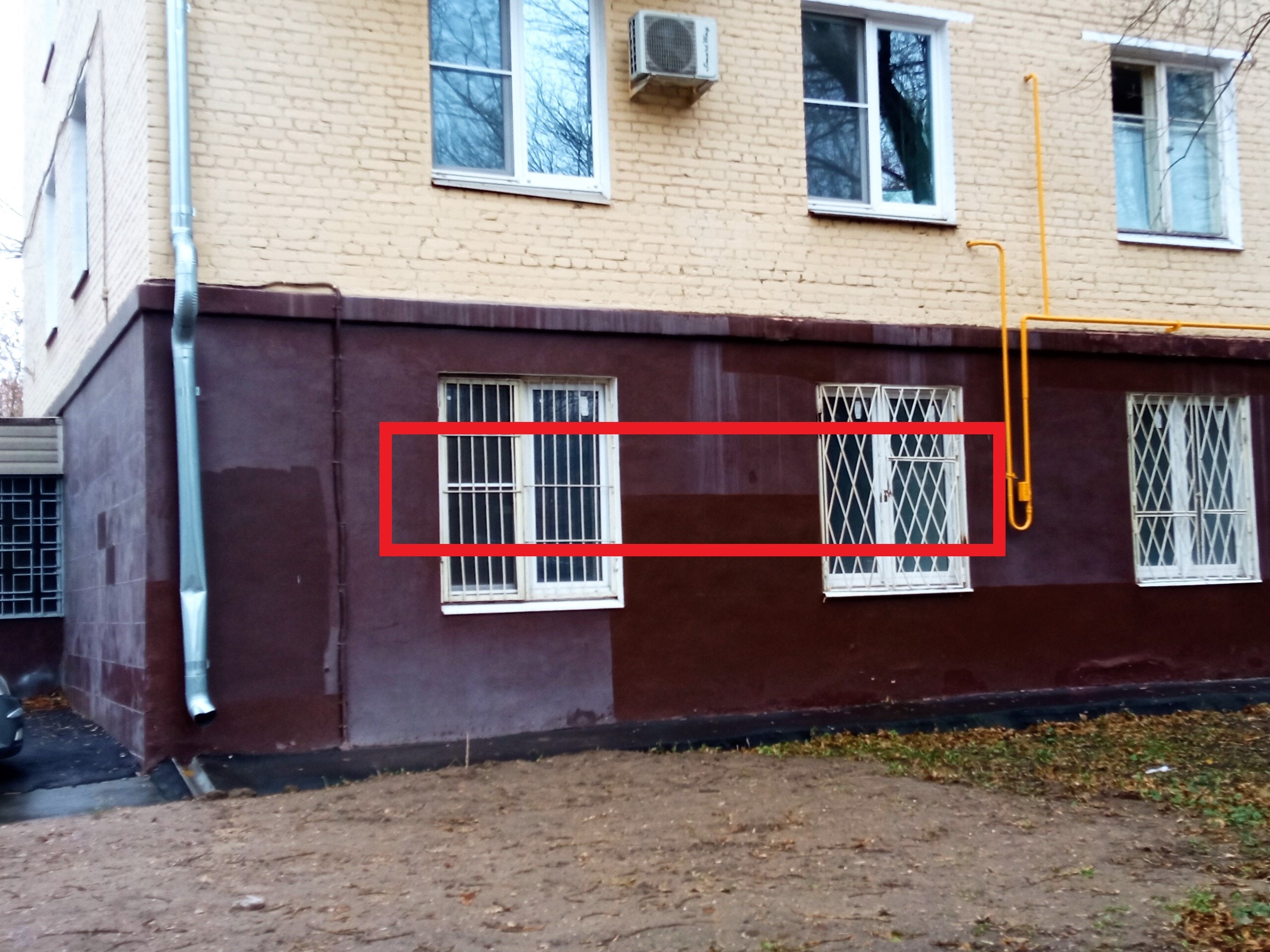 ГП16936702.Нежилое помещение.Фасад здания с выделенными окнами реализуемого объекта_2.jpg