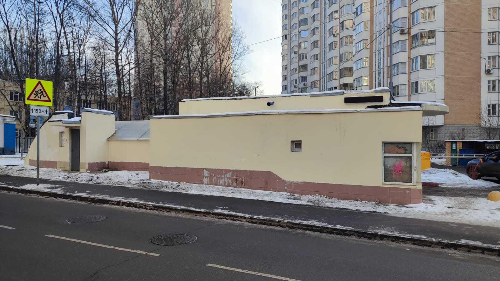 ГП16808477.Машино-место.Фасад здания с выделенными окнами реализуемого объекта.jpeg