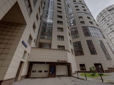 ГП16928905.Нежилое помещение.Фасад здания с выделенными окнами реализуемого объекта.jpg