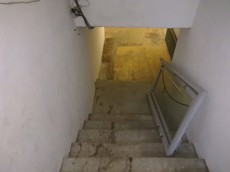 ГП16940830.Нежилое помещение.Фасад здания с выделенными окнами реализуемого объекта.jpg