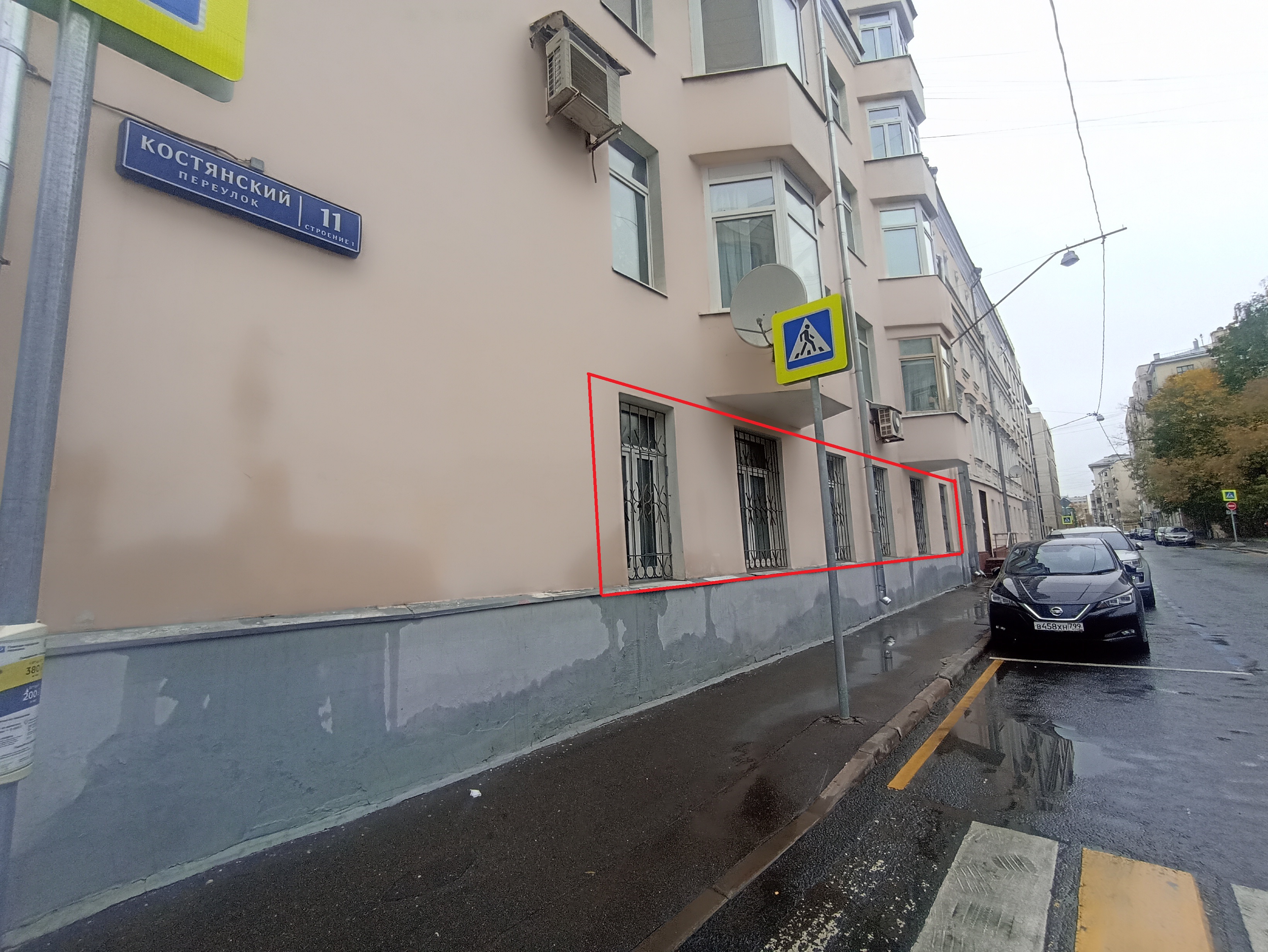 ГП16955230.Нежилое помещение.Фасад здания с выделенными окнами реализуемого объекта_2.jpg