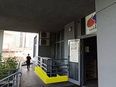 ГП16911560.Нежилое помещение.Фасад здания с выделенными окнами реализуемого объекта.jpg