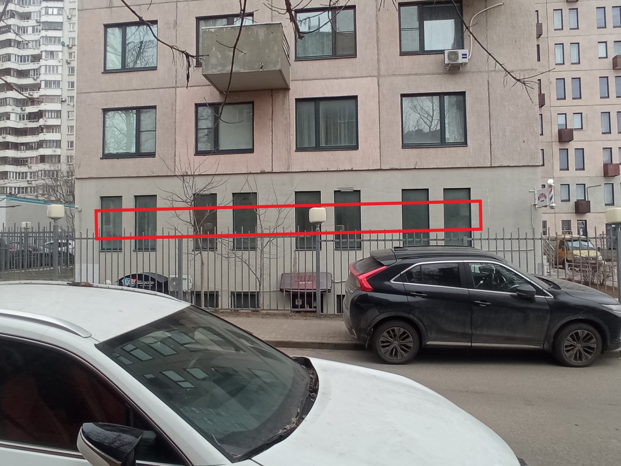 ГП16841538.Нежилое помещение.Фасад здания с выделенными окнами реализуемого объекта_3.jpg