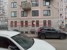 ГП16841538.Нежилое помещение.Фасад здания с выделенными окнами реализуемого объекта_3.jpg