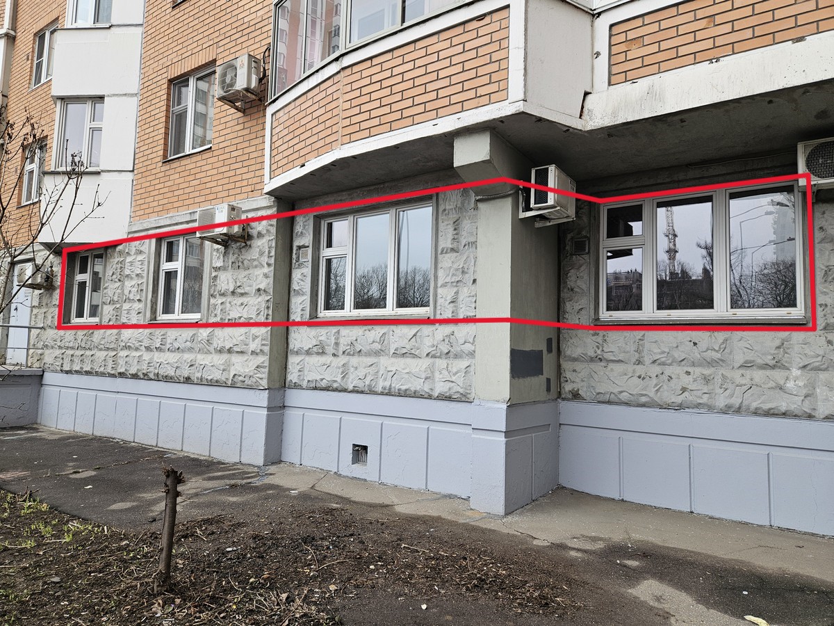 ГП16960771.Нежилое помещение.Фасад здания с выделенными окнами реализуемого объекта_4.jpg