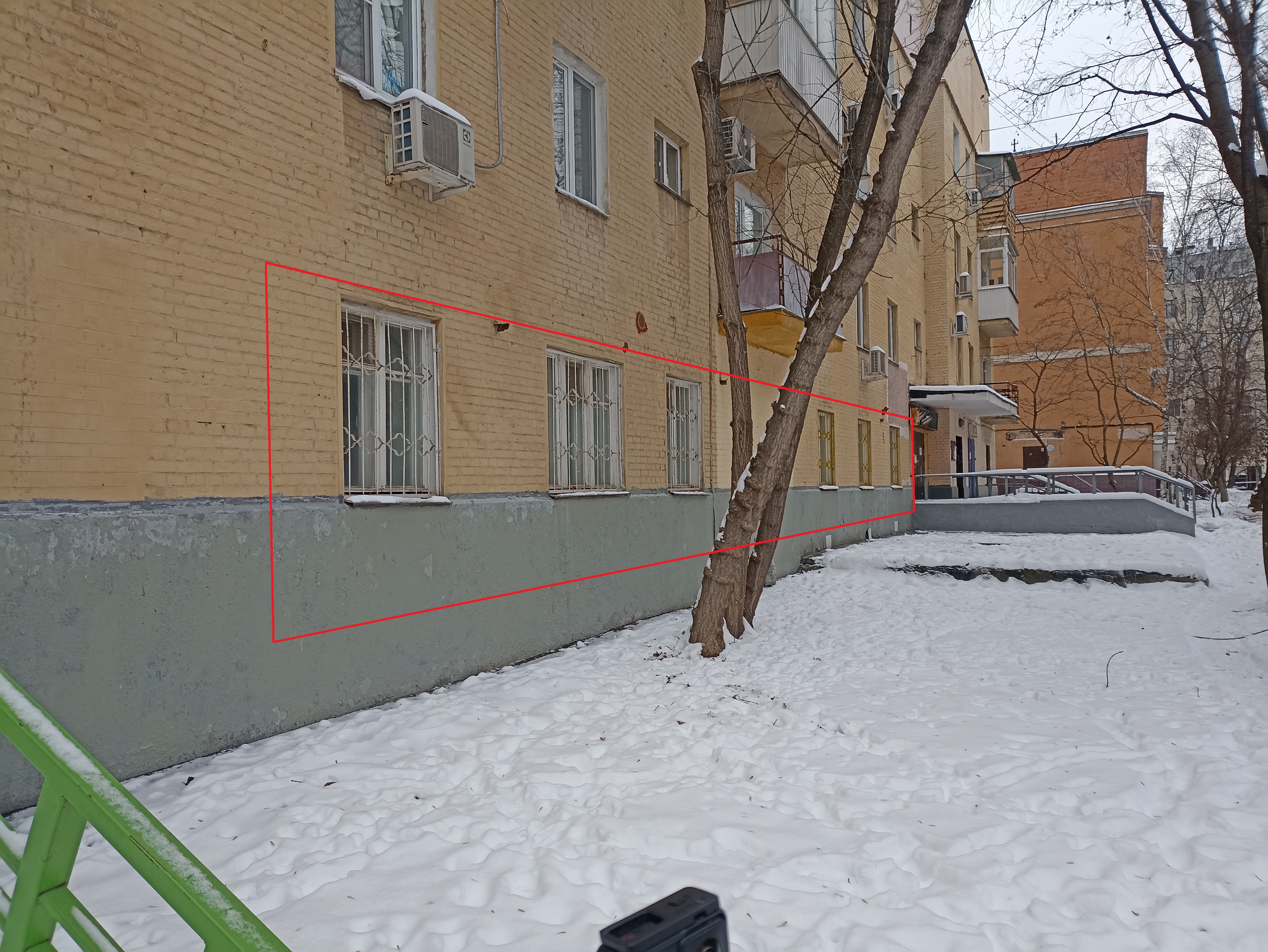 ГП16955834.Нежилое помещение.Фасад здания с выделенными окнами реализуемого объекта_3.jpg