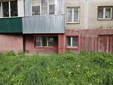 ГП16962153.Нежилое помещение.Фасад здания с выделенными окнами реализуемого объекта.jpg