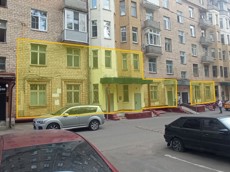 ГП16962258.Нежилое помещение.Фасад здания с выделенными окнами реализуемого объекта.jpg