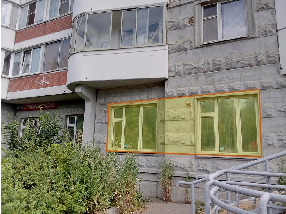ГП16816830.Нежилое помещение.Фасад здания с выделенными окнами реализуемого объекта.jpg