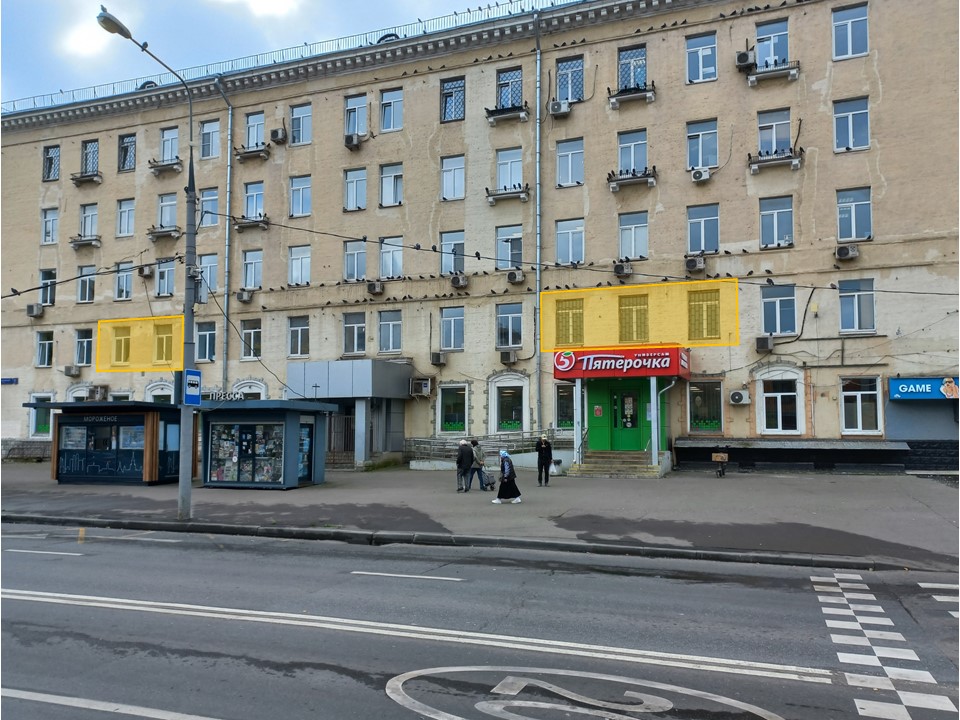 ГП16968252.Нежилое помещение.Фасад здания с выделенными окнами реализуемого объекта.jpg