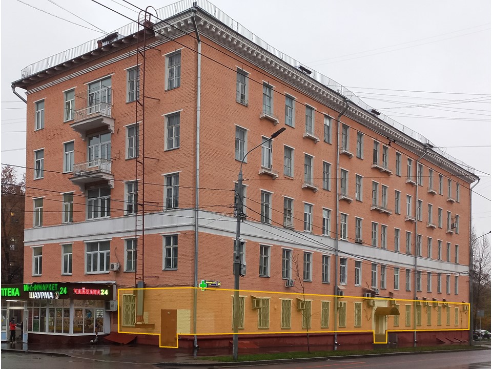 ГП16975616.Нежилое помещение.Фасад здания с выделенными окнами реализуемого объекта.jpg