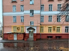 ГП16975616.Нежилое помещение.Фасад здания с выделенными окнами реализуемого объекта_3.jpg