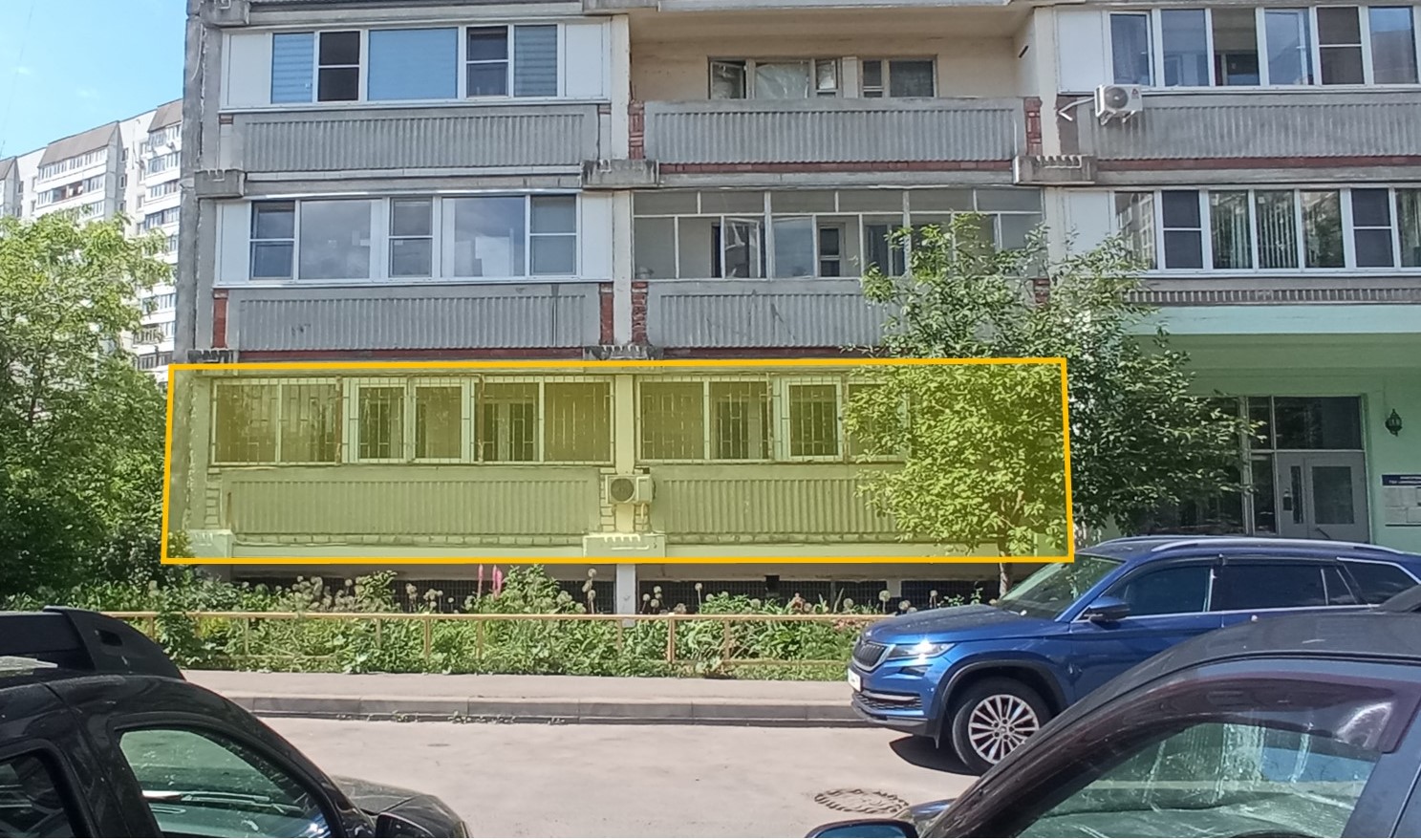 ГП16963008.Нежилое помещение.Фасад здания с выделенными окнами реализуемого объекта_4.jpg