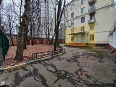ГП16981682.Нежилое помещение.Фасад здания с выделенными окнами реализуемого объекта.jpg