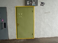 ГП16817428.Нежилое помещение.Фасад здания с выделенными окнами реализуемого объекта.jpg