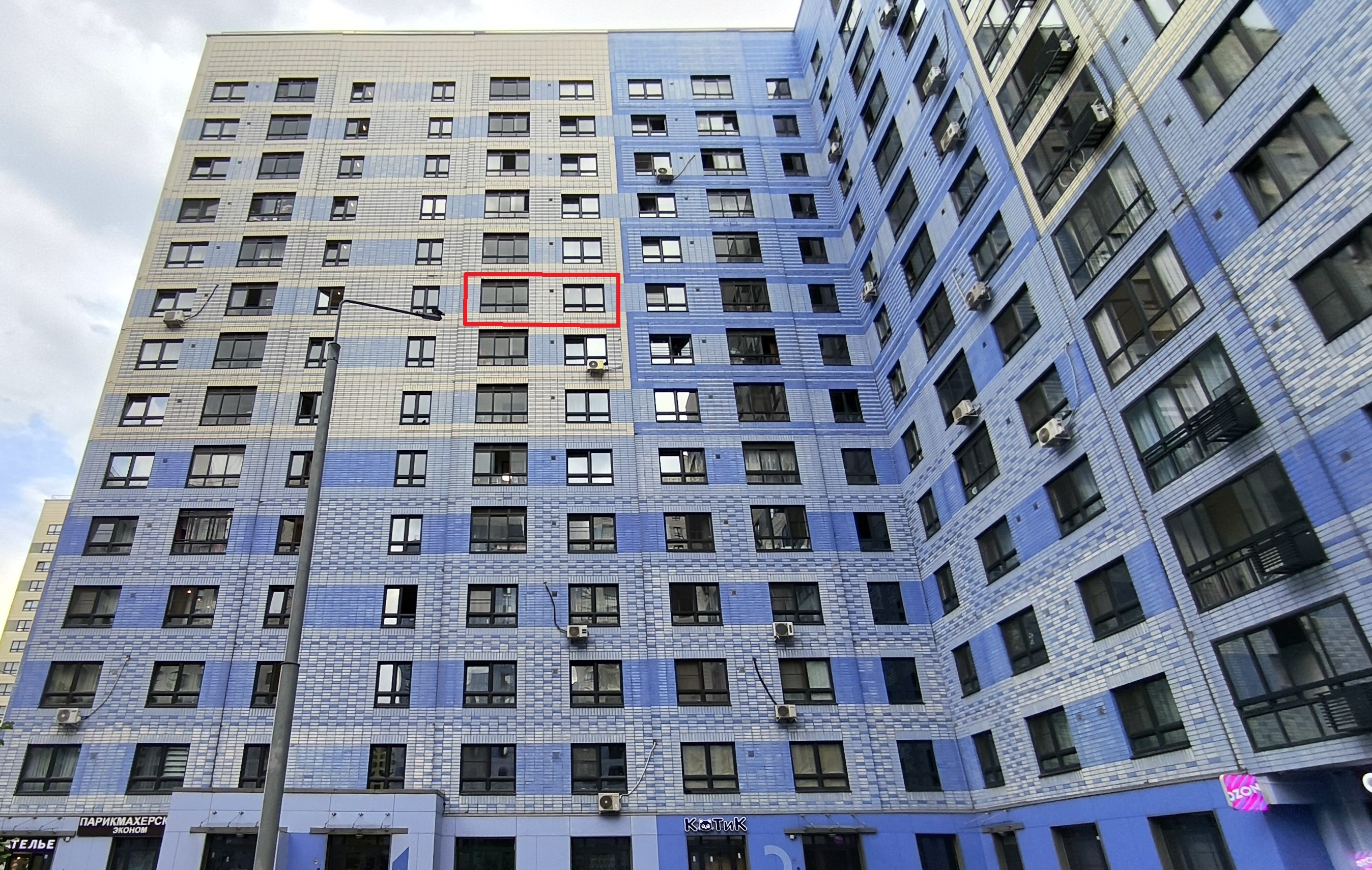 ГП16968642.Квартира.Фасад здания с выделенными окнами реализуемого объекта.jpg
