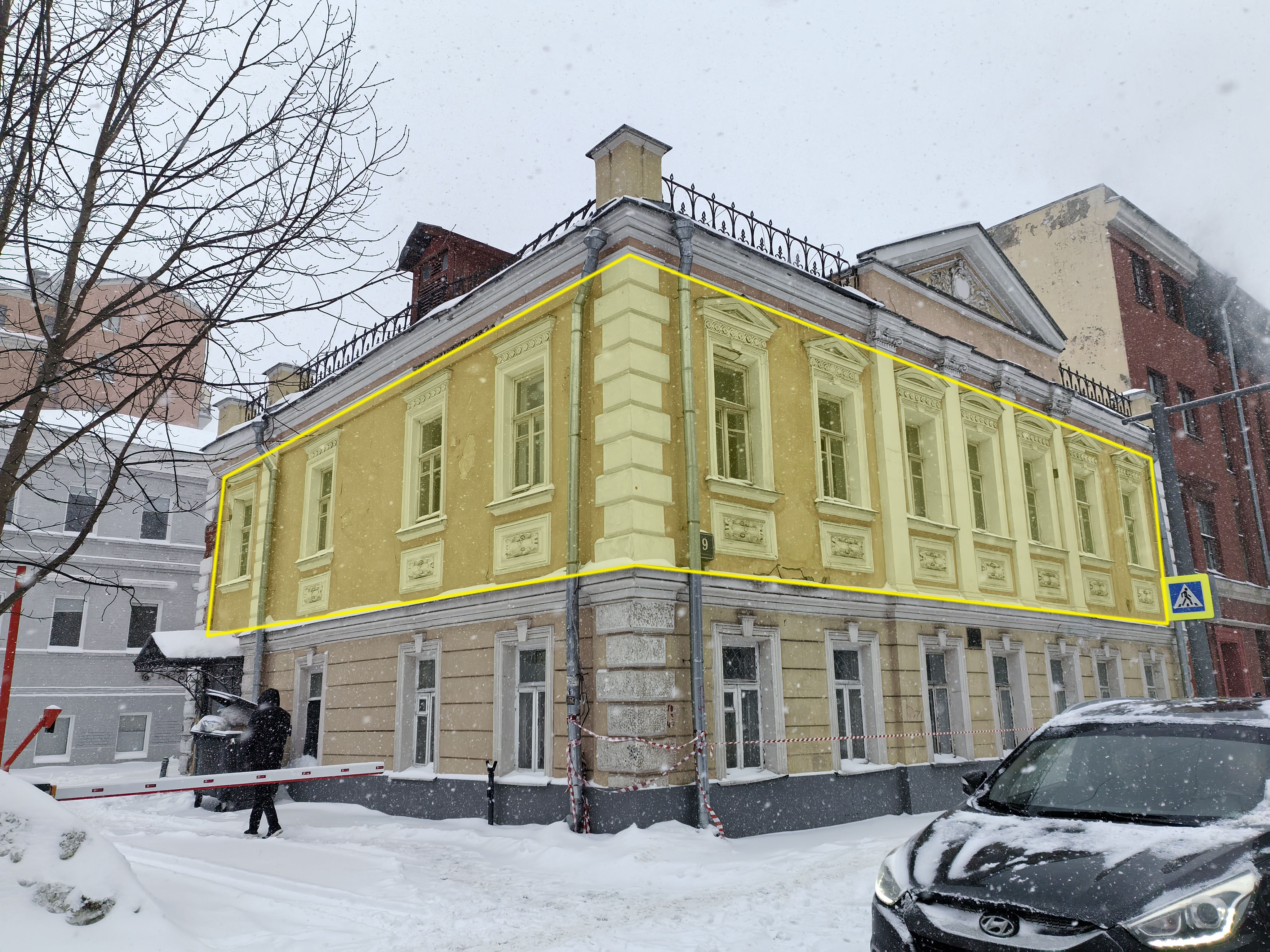 ГП16985386.Нежилое помещение.Фасад здания с выделенными окнами реализуемого объекта_3.jpg
