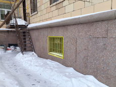 ГП16916440.Нежилое помещение.Фасад здания с выделенными окнами реализуемого объекта_2.jpg